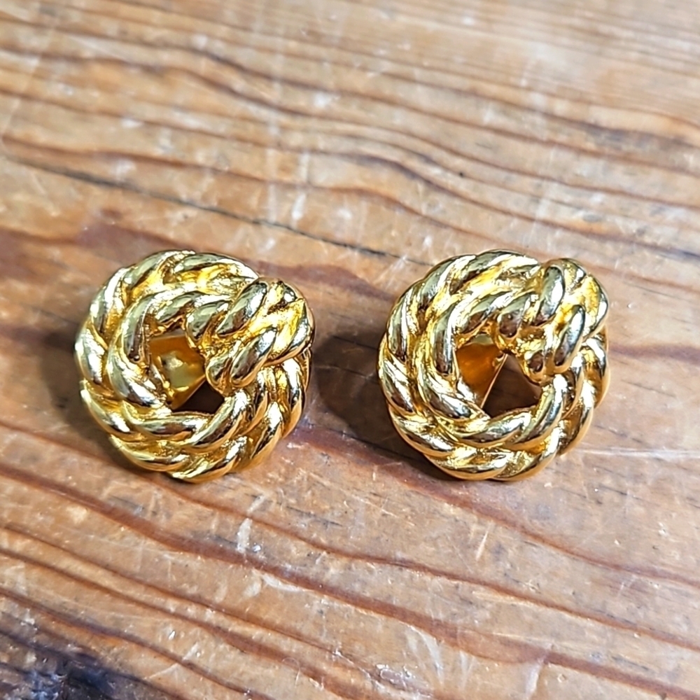 Vintage Goldtone Monet Clip On Earrings